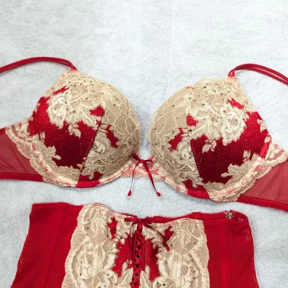 36B Victoria's Secret Crystal Bombshell bra with matching garter belt - Picture 2 of 8